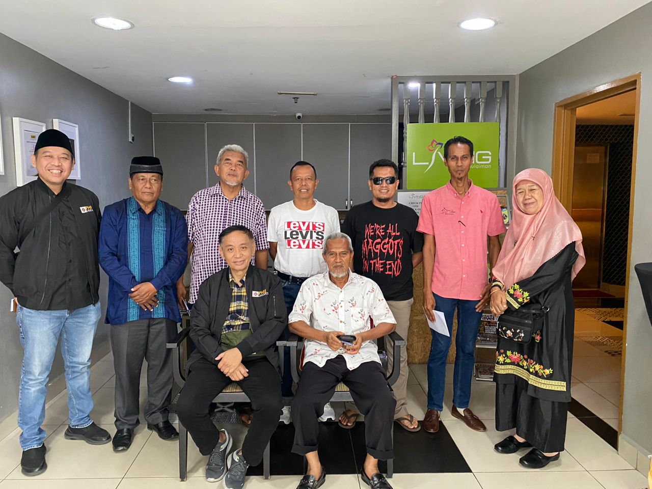 Ivent Organizer (IO) Internasional Islamic Home Stay Islamic Tourism Festival  2023, foto bersama Delegasi Indonesia serta Wartawan Asal Sumatera Barat, Tanahdatar Chandra Antoni dan Mustafa Akmal.